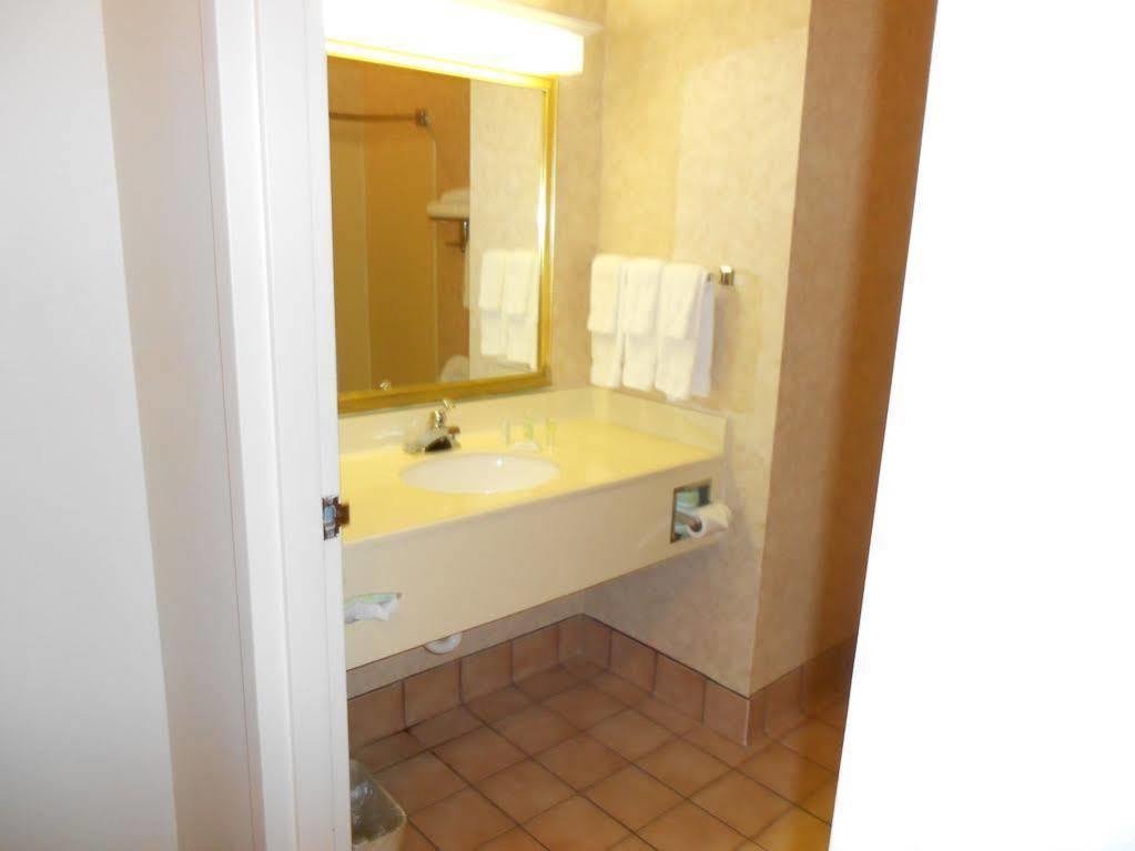 Quality & Decatur - Atlanta East Lithonia